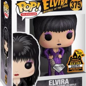 Elvira en robe violette pailletée