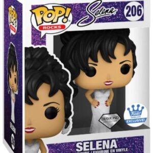 Selena Quintanilla dans sa robe blanche