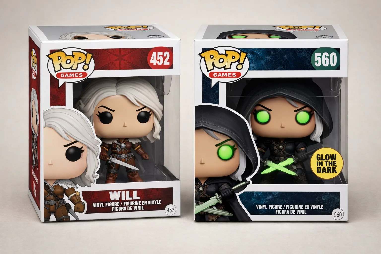 Deux boîtes Funko Pop du même personnage présentent des tenues et des numéros différents.